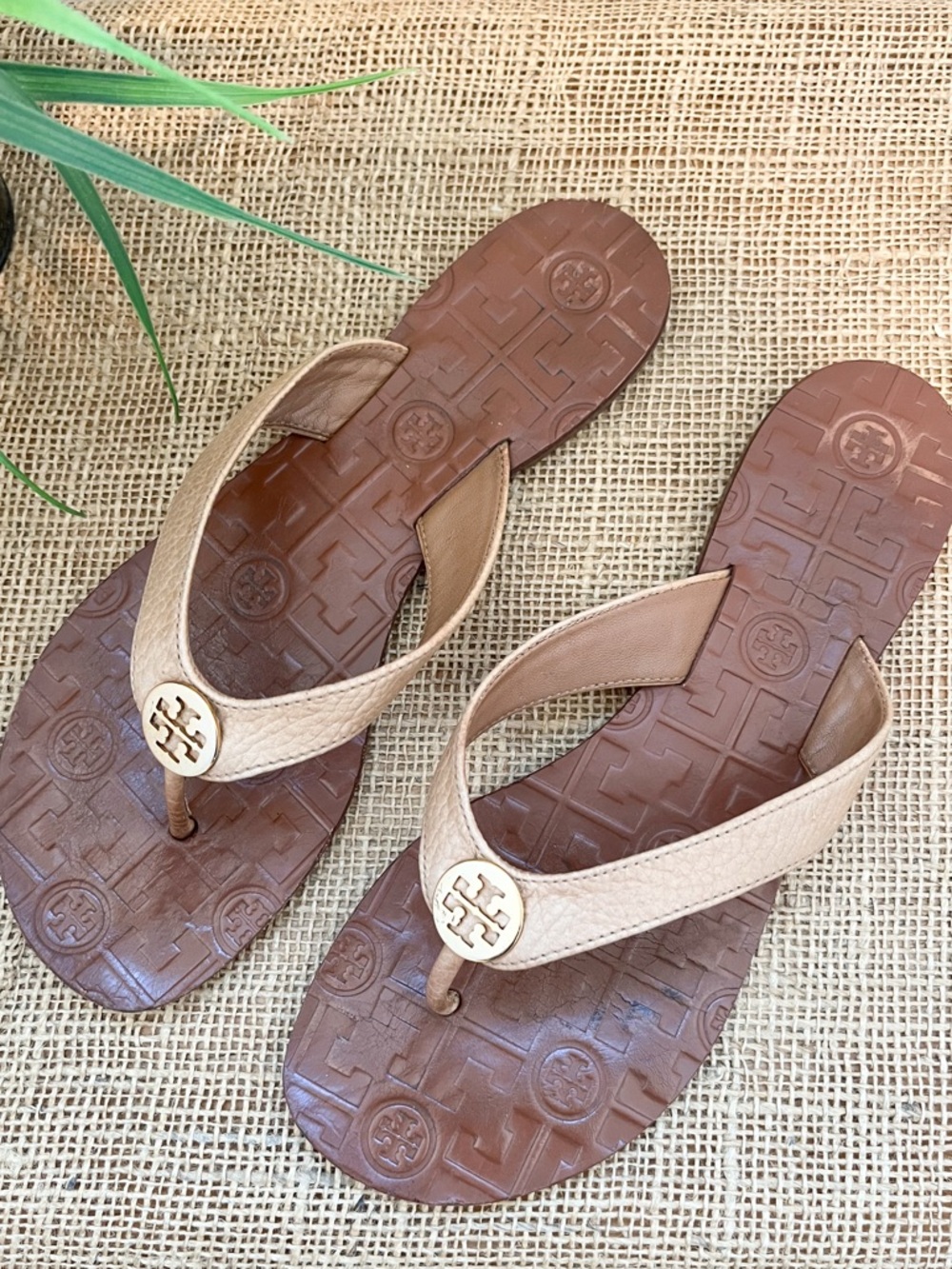 Tory Burch Thora Flat Thong Leather Sandals Tan Size 8 - Picture 8 of 11